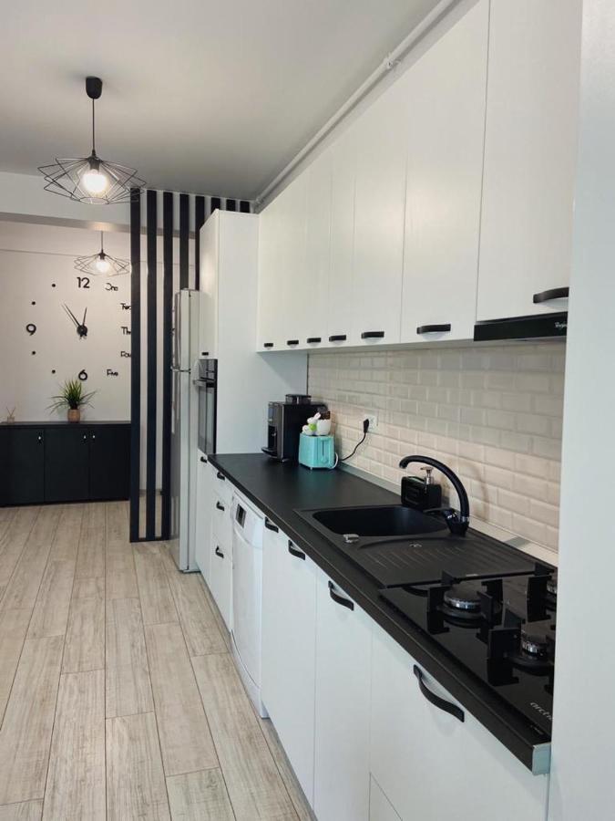 Peacock Apartament- Stefan Building Lägenhet Năvodari Exteriör bild
