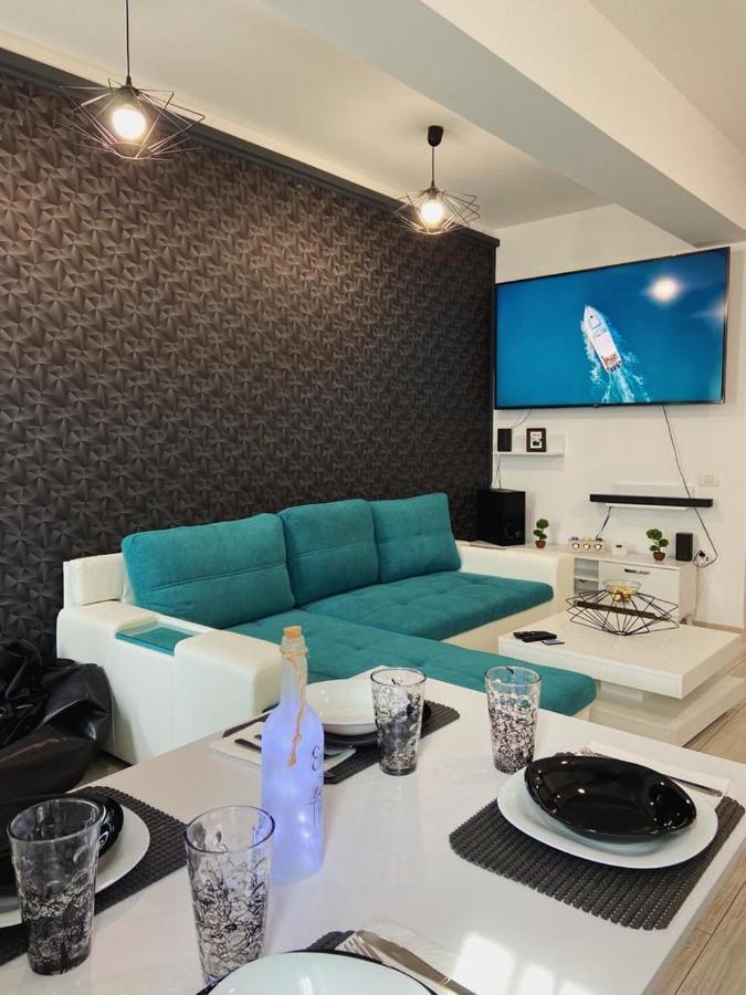 Peacock Apartament- Stefan Building Lägenhet Năvodari Exteriör bild