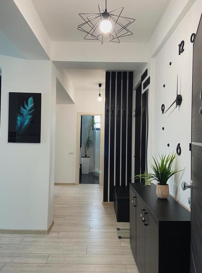 Peacock Apartament- Stefan Building Lägenhet Năvodari Exteriör bild